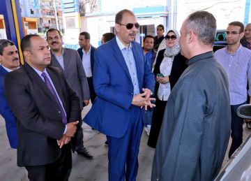 محافظ سوهاج في جولة على الأسواق: الدولة حريصة على حماية المواطن من أية أعباء إضافية