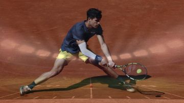 ألكاراز وفوكينا يتألقان في مونتي كارلو للتنس ويعبران إلى ربع النهائي