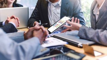 الإفتاء: من حق الزوجة الخروج للعمل إذا رفض زوجها.. ولكن بشروط الإفتاء: من حق الزوجة الخروج للعمل إذا رفض زوجها.. ولكن بشروط