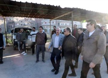 محافظ الشرقية يتفقد مواقف سيارات الأجرة لمتابعة الإلتزام بتعريفة الركوب الجديدة