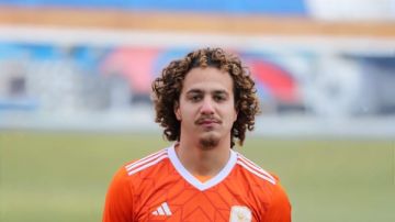 ياسين الملاح يزور القندوسي في المستشفى ويعتذر عن تدخله غير المقصود