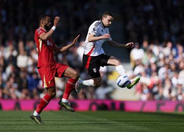 بعد الخسارة أمام فولهام.. كم نقطة يحتاجها ليفربول لحسم لقب الدوري الإنجليزي الممتاز؟ بعد الخسارة أمام فولهام.. كم نقطة يحتاجها ليفربول لحسم لقب الدوري الإنجليزي الممتاز؟