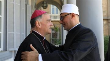 مفتي الجمهورية يقدم واجب العزاء في البابا فرنسيس بسفارة الفاتيكان بالقاهرة