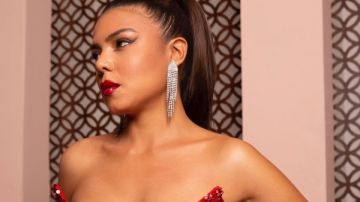 بفستان أحمر.. ناهد السباعي تثير الجدل بإطلالة جريئة