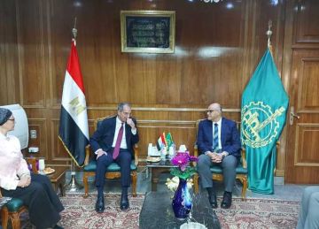 ضمن مبادرة مصر الرقمية.. وزير الاتصالات يزور محافظة القليوبية