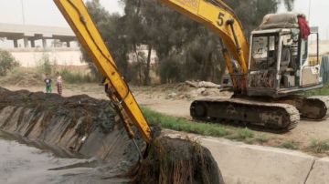 محافظ أسيوط: استمرار أعمال تطهير الترع والمصارف بالمراكز والقرى