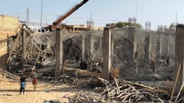 مصرع شخصين وإصابة آخر في انهيار سقف مصنع تحت الإنشاء بالعبور مصرع شخصين وإصابة آخر في انهيار سقف مصنع تحت الإنشاء بالعبور