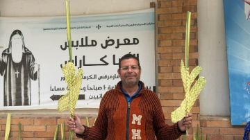 السعف يزين الكنائس.. بدء صلاة قداس أحد الشعانين بالبحيرة شاهد