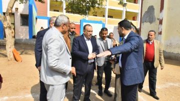 محافظ أسيوط يتفقد مدرستي الإمام علي الابتدائية ونزلة باقور المشتركة