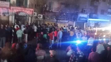 الشرقية .. السيطرة علي حريق بأحد المحال التجارية بشارع البوسطة بالزقازيق الشرقية .. السيطرة علي حريق بأحد المحال التجارية بشارع البوسطة بالزقازيق