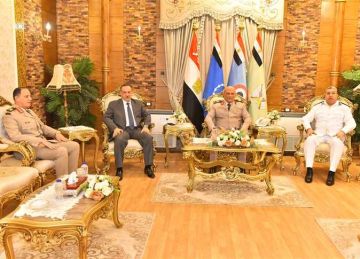 بمناسبة الذكرى الـ43 لتحرير سيناء.. محافظ أسيوط يضع إكليلا من الزهور على النصب التذكاري للشهداء