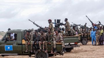 الحكومة الصومالية: حركة الشباب تهاجم الجيش للسيطرة على قاعدة استراتيجية وسط البلاد