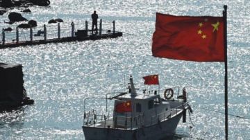 توتر جديد في بحر الصين الجنوبي.. بكين تتهم الفلبين بانتهاك سيادتها البحرية توتر جديد في بحر الصين الجنوبي.. بكين تتهم الفلبين بانتهاك سيادتها البحرية