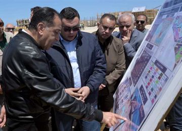 رئيس الوزراء يتفقد نيو مارينا بمدينة العلمين الجديدة