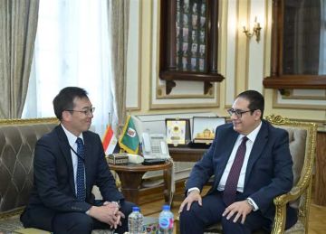 رئيس جامعة القاهرة يستقبل الممثل الجديد لهيئة التعاون الدولي اليابانية جايكا 