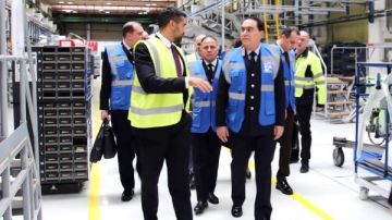 قائد القوات الجوية يتفقد مقر إيروفودخودى لصناعة الطيران خلال زيارته للتشيك