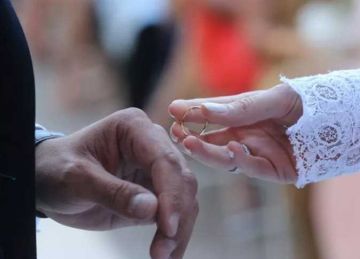 يجوز في هذه الحالات.. متى يحق للمطلقة الحصول على معاش طليقها المتوفي؟