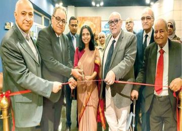 افتتاح معرض كاريكاتير ثلاث قارات.. ومحفوظ من مصر 