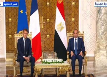 السيسي يدعو الاتحاد الأوروبي لسرعة صرف حزمة الدعم لمصر بقيمة 4 مليارات يورو السيسي يدعو الاتحاد الأوروبي لسرعة صرف حزمة الدعم لمصر بقيمة 4 مليارات يورو
