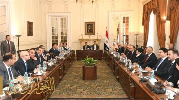 مجلس أمناء الحوار الوطني يلتقي وزير الخارجية والهجرة الدكتور بدر عبد العاطي