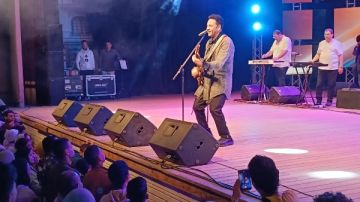 ممنوع من الكلام 6 أيام.. مصطفى قمر يجري عملية جراحية بالأحبال الصوتية