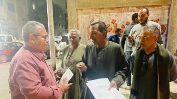 رئيس مدينة قنا يقود حملة موسعة للإنارة والنظافة والتفتيش على المحال التجارية