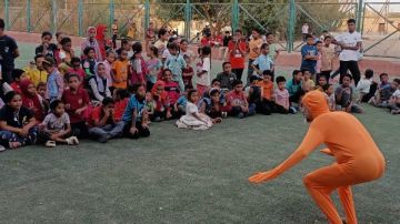  علامة تعجب .. عرض ايطالى يثير إعجاب أطفال الترامسة بقنا