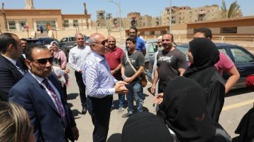 لليوم الثانى .. رفع المخلفات الناتجة عن إزالة سوق الزلزال بالمقطم