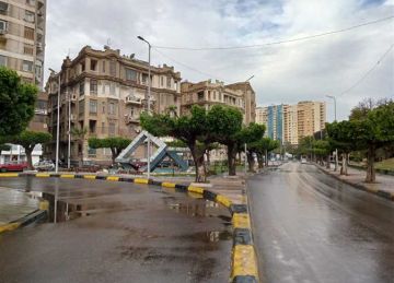 أمطار مفاجأة على الإسكندرية.. وأحياء غرب الأكثر غزارة