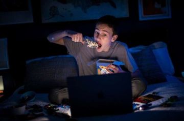 استشاري صحة نفسية يحذر من تفشي ظاهرة التحديات الخطرة بين المراهقين استشاري صحة نفسية يحذر من تفشي ظاهرة التحديات الخطرة بين المراهقين