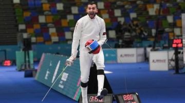 محمود السيد يتوج بذهبية تاريخية لمصر في بطولة العالم لسيف المبارزة للناشئين بالصين محمود السيد يتوج بذهبية تاريخية لمصر في بطولة العالم لسيف المبارزة للناشئين بالصين