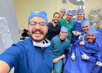 العملية استغرقت 12 ساعة.. فريق طبي في سيد جلال ينجح في إعادة وتثبيت يد شاب بعد بترها بالكامل (صور)