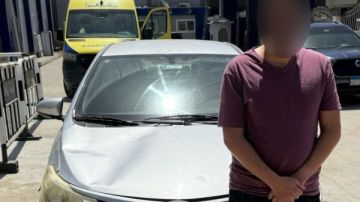 شاب يصدم شخصا بسيارته ويتسبب في انقلاب مقطورة بالطريق الدائرى