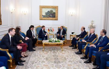 وزير الخارجية يستعرض الإصلاحات المصرية للسياسات الاقتصادية والمالية مع رئيس وزراء ساكسونيا الحرة