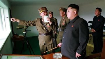 زعيم كوريا الشمالية يحضر حفل تدشين مدمرة بحرية جديدة زعيم كوريا الشمالية يحضر حفل تدشين مدمرة بحرية جديدة