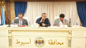 محافظ أسيوط يوجه بالارتقاء بمستوى الخدمات المقدمة للمواطنين طبقا للإمكانيات المتاحة