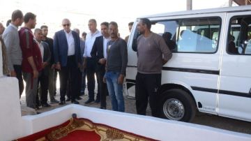 محافظ الغربية وسط سائقي موقف الجلاء بطنطا ويؤكد: راحة المواطن أولوية