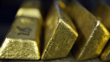 البنوك ترفع توقعاتها للأوقية عند 3500 دولار وسط ارتفاع مشتريات صناديق الاستثمار البنوك ترفع توقعاتها للأوقية عند 3500 دولار وسط ارتفاع مشتريات صناديق الاستثمار