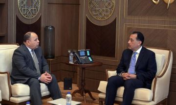 رئيس الوزراء يلتقي عضو مجلس المديرين التنفيذيين لصندوق النقد الدولي لمتابعة ملفات التعاون المشتركة رئيس الوزراء يلتقي عضو مجلس المديرين التنفيذيين لصندوق النقد الدولي لمتابعة ملفات التعاون المشتركة