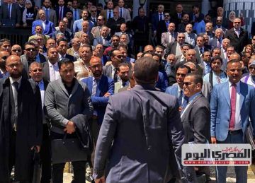 كان في مكتبه .. مصادر تكشف سر غياب نقيب المحامين عن الوقفة الاحتجاجية كان في مكتبه .. مصادر تكشف سر غياب نقيب المحامين عن الوقفة الاحتجاجية