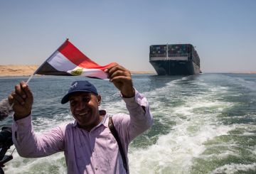  عبث وتزوير للتاريخ .. البرادعي مهاجما ترامب بعد طلبه إعفاء سفن أمريكا من رسوم قناة السويس