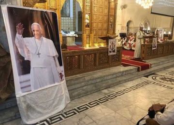 توافد العشرات على مطرانية كاثوليك المنيا في عزاء الراحل البابا فرنسيس (صور) توافد العشرات على مطرانية كاثوليك المنيا في عزاء الراحل البابا فرنسيس (صور)