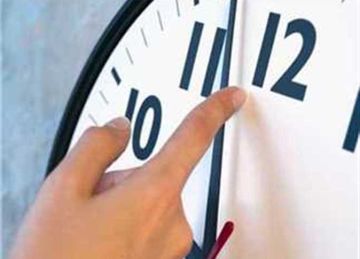  غير ساعتك واعرف مواقيت الصلاة الآن .. موعد بدء التوقيت الصيفي 2025