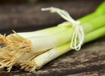 ماسك وتونر البصل الأخضر.. فوائد بالجملة لبشرتك لا تفوتيها ماسك وتونر البصل الأخضر.. فوائد بالجملة لبشرتك لا تفوتيها