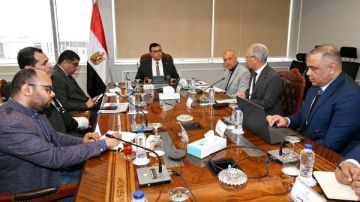 وزير الإسكان يتابع توريد وتركيب عدادات المياه مسبقة الدفع بالمدن الجديدة