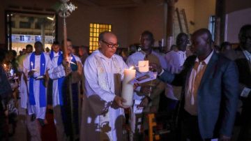 أجراس الكاتدرائية الأسقفية بالزمالك تدق وتعلن بدء قداس عيد القيامة أجراس الكاتدرائية الأسقفية بالزمالك تدق وتعلن بدء قداس عيد القيامة