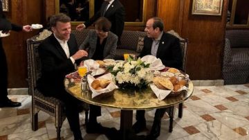 عشاء السيسي وماكرون .. حكاية مطعم نجيب محفوظ في خان الخليلي عشاء السيسي وماكرون .. حكاية مطعم نجيب محفوظ في خان الخليلي