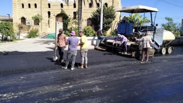 محافظ أسوان يؤكد على أهمية رصف طريق إدفو مرسى علم