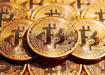 بيتكوين تحقق أداء قويا رغم فقدانها 9.4 .. أسعار العملات الرقمية اليوم مقابل الدولار