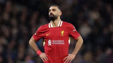 رغم تجديد عقده.. محمد صلاح يضع ليفربول في ورطة